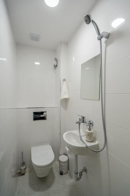 Top Location Central New & Spacious 3 Bdr Apt Medical Academy Sofie Exteriér fotografie